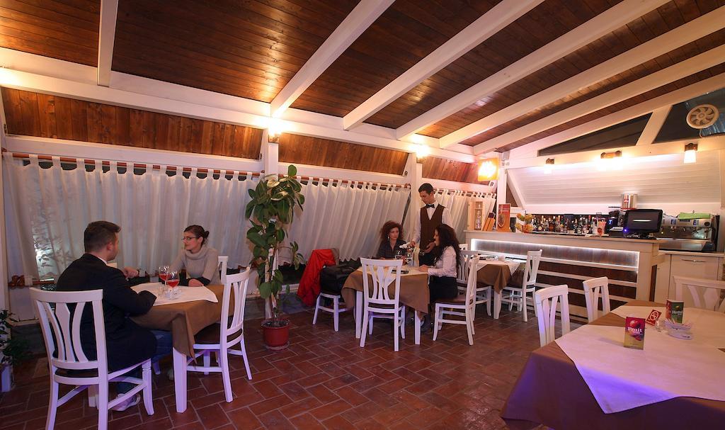 Hotel Kastria Tirana Exterior foto